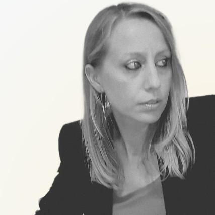 Dott.ssa Yanina Veronica Liuzzi Economista e Giurista, Consulente legale- Dott.ssa in Economia e Giurisprudenza (Spagna) Dott.ssa Yanina Veronica Liuzzi Economista Internazionale International Economist- Economista